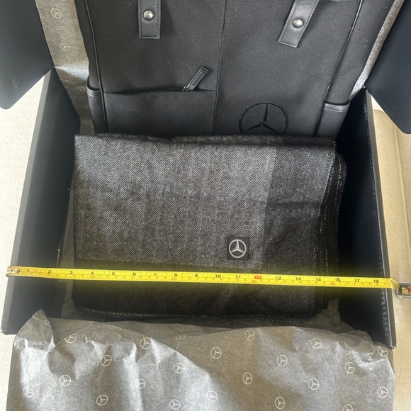 Mercedes-Benz Gift Box Set - Picture 9 of 10